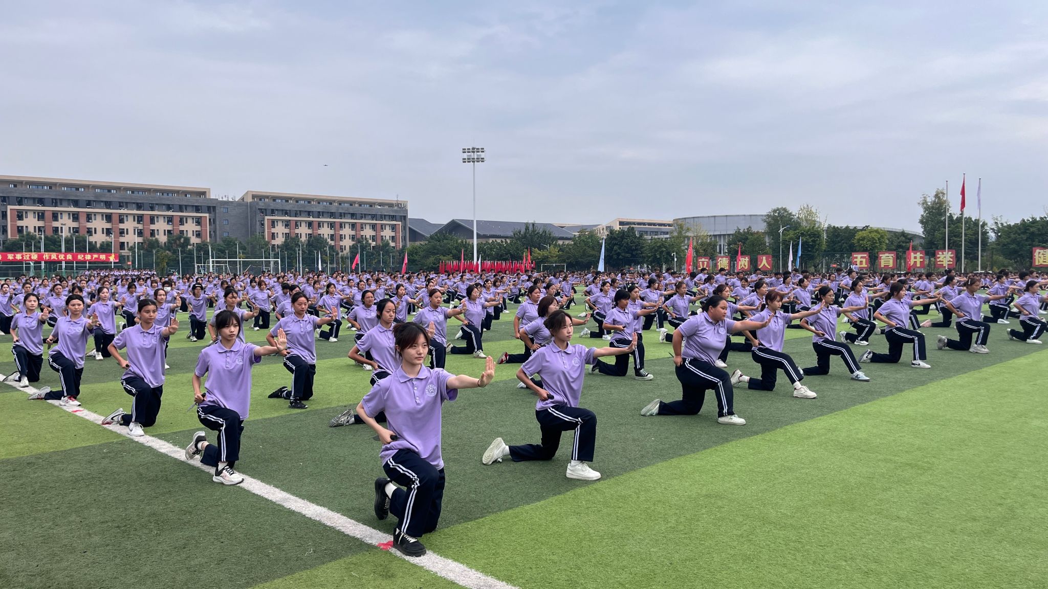 音乐学院2026级新生军训圆满收官